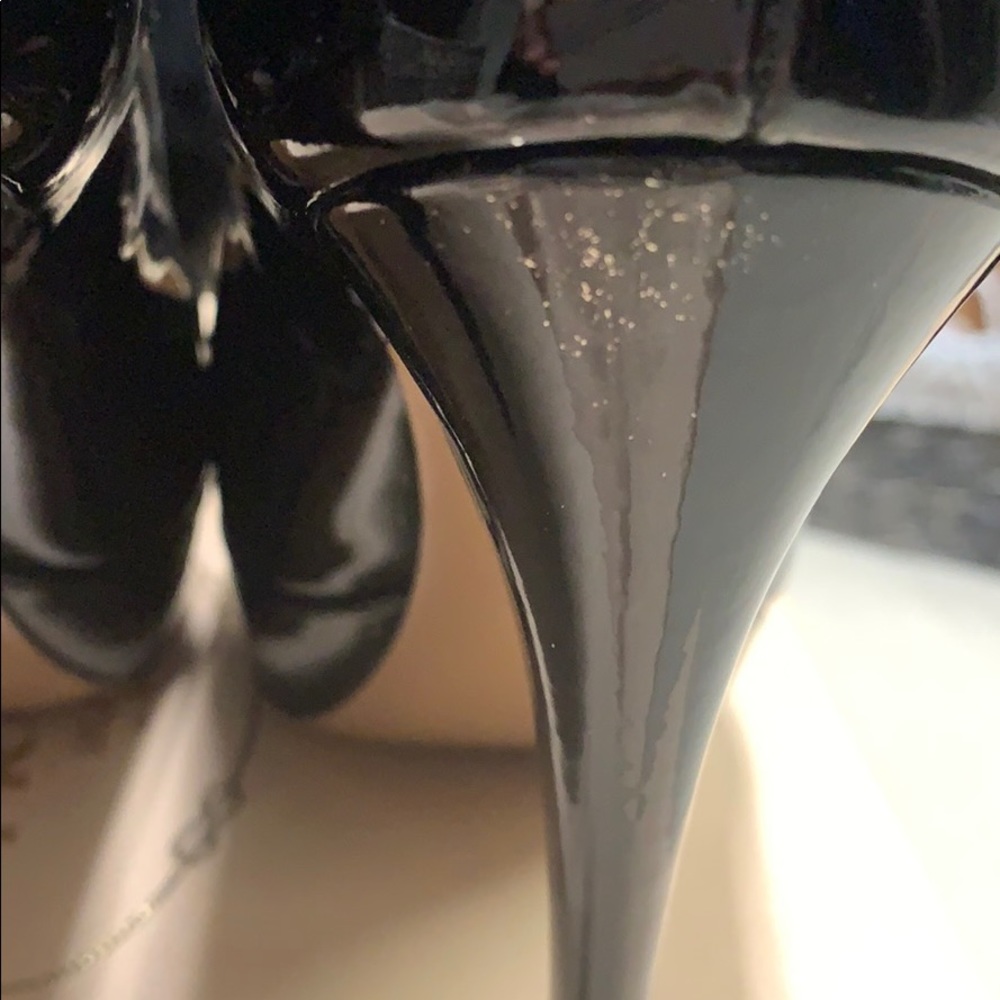 Prada Black Patent pumps size 37 - Picture 4 of 8